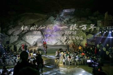 1月19日,中国人民银行曝光两家拒收人民币现金的单位。陕西渭南一学校拒绝现金缴纳学费被罚款2000元