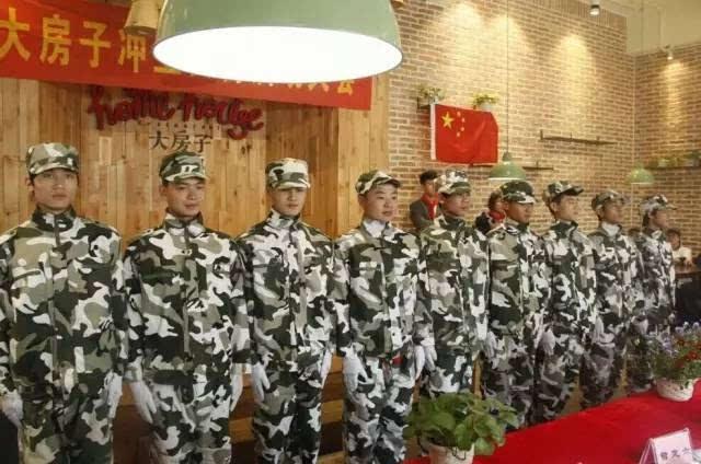 喜迎龙年2024国潮红色海报图片